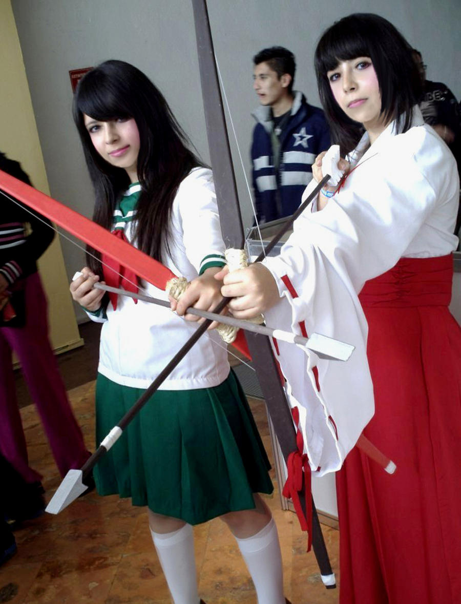 cosplay_kagome_and_kikyo_by_AFSEMsoul.jpg